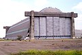 Hangar No. 2 de l'aéroport naval de l'US Marine Corps, mesurant 330 × 90 × 60 mètres