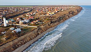 Вигляд з повітря на село і Санжійський маяк