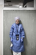 第3位：新型コロナウイルス感染症流行下の外科医。撮影地はサン・サルヴァトーレ病院（イタリア、マルケ州ペーザロ） 帰属: Alberto Giuliani (CC BY SA 4.0)