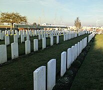 Rosières-en-Santerre, cimetière militaire britannique, extension du cimetière communal 5.jpg