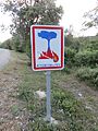 Panneau routier de prévention des incendies de végétation dans le massif de la Sainte-Victoire.