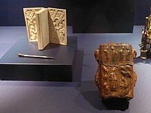 Tablettes à écrire, étui et stylet vers 1330-1340