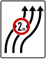 Zeichen 515-23 Verschwenkungstafel; Darstellung ohne Gegenverkehr und mit integriertem Zeichen 264 StVO: dreistreifig nach rechts