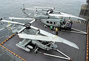 Un AH-1Z e un UH-1Y durante le prove sulla USS Bataan (LHD-5) nel 2005