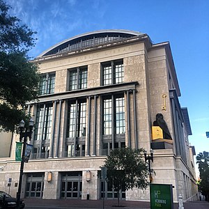 Postmodern reinterpretations of Ionic columns of the Jacksonville Public Library, Jacksonville, US, by Robert A. M. Stern, 2005