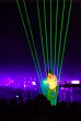 Artisten Jean-Michel Jarre är belyst av scenstrålkastare och spelar på en specialbelyst laserharpa, Helsingfors, 2009.