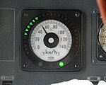 京王ATCの運転台の車内信号機、制限速度までのパターンが発生している状態