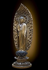 Bouddha Amida. Japon. Fin Edo (1615-1868), bois sculpté, doré et laqué, H. 180 cm.