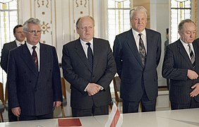 RIAN archive 52076 Leonid Kravchuk, Stanislav Shushkevich and Boris Yeltsin.jpg