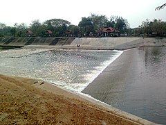 River Wang Weir, Downstream - panoramio.jpg