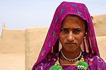 Gambar mini seharga Gambar:Young muslim woman in the Thar desert near Jaisalmer, India.jpg