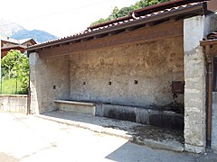 Cassina Valsassina - Lavatoio di Mezzacca 1.jpg