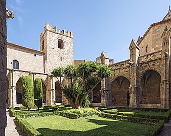 Clocher de l'église de Théodard à Narbonne ( cloître de la cathédrale).