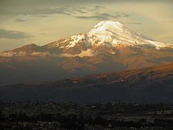 sopka Cayambe nad městem Quito