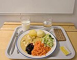 Ett exempel på skollunch i Finland.