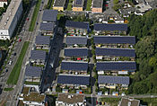 Paneles solares integrados en las cubiertas de las viviendas del barrio solar de Vauban, en Friburgo.