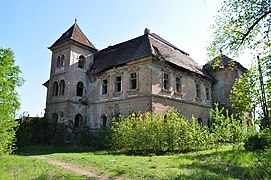 Nalatzi-Fay Manor, Nălațvad. Bygget i 19. århundrede, men nu forfaldent . Mellem 1941 1944 var lokale jøder interneret her.
