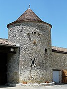Le pigeonnier du château Ladesvignes.