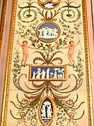 Grutescos enmarcando placas de cerámica Wedgwood diseñadas por John Flaxman. Wedgwoodkabinett del palacio de Archiduque Alberto (Albrechtspalais o Albertina) de Bruselas, posteriormente trasladado a Viena.[17]​