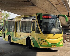 รถโดยสารซันลอง SLK6125CNG ที่สถานีราชพฤกษ์ เมื่อกุมภาพันธ์ 2024