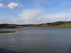 Le lac de l'Eau d'Heure vu du barrage de Falemprise.