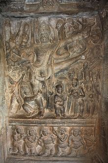 Vishnu Trivikrama, duke parë nga perëndimi. Krahu i majtë i hyrjes së shpellës 2, Badami.