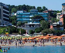 Gabicce Mare. Spiaggia sotto i Giardini Unità d'italia.jpg