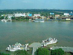 Servicio de ferry de Thu Tiem, visto desde el distrito I de la Ciudad Ho Chi Minh (en funcionamiento hasta 2012)