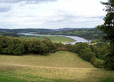 Afon Conwy yn llifo trwy Ddyffryn Conwy ger Tal-y-cafn