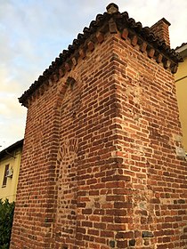 San Genesio ed Uniti, Via Porta Pescarina, resti della porta.