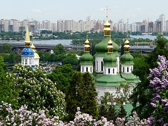 Le monastère Saint-Michel-de-Vydoubitch, à Kiev. (définition réelle 3 176 × 2 388)