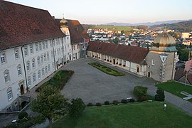 La place intérieure du château.