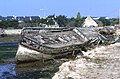 L'arrière-port du Guilvinec-Léchiagat : vieille carcasse dans le cimetière des bateaux.