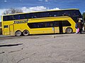 Διώροφο, τριαξονικό[1] Λεωφορείο στην Αργεντινή.