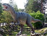 Reconstitution grandeur nature d'Allosaurus, à Bałtów (Pologne).
