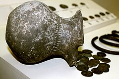 Клад монет, найденный в Нюйди Ахсуйского района. Музей истории Азербайджана