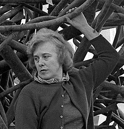 Claire Falkenstein vuonna 1965.