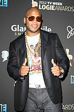 Flo Rida og Little Mix optrådte på albummet À l'infini