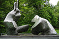 Two Piece Reclining Figure No. 5 (1963-64) bronzo, Kenwood House, Londra