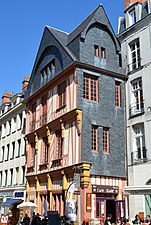 La maison des Apothicaires, place du Change.