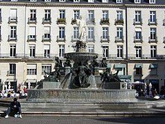 La fontaine de la place Royale / The fountain in Place Royale