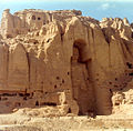 Le grand Buddha de Bamiyan. H. 53 m. IVe – Ve siècle[N 17]. (Photographie non datée, avant 2001)