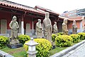 Tempju Confucian (Koordinati: 24° 44′ 1.02″ N, 118° 9′ 4.23″ E) tad-Distrett ta' Tong'an (Ċiniż simplifikat: 同安区; Ċiniż tradizzjonali: 同安區; pinyin: Tóng'ān Qū; Pe̍h-ōe-jī: Tâng-oaⁿ-khu) huwa distrett kontinentali tat-Tramuntana ta' Amoy li jiffaċċja l-Kontea ta' Quemoy , ir-Repubblika taċ-Ċina. Fit-tramuntana hemm Anxi u Nan'an, u fin-nofsinhar hemm Jimei. Tong'an jinsab ukoll fil-lvant ta' Lianxiang u Changqin fil-punent. Huwa jkopri 657.59 kilometri kwadri (253.90 sq mi) Tong'an District għandu popolazzjoni ta' 496,129 residenti. (Ċensiment 2010) Id-distrett jistħoqqlu l-laqam Belt tal-Fidda (銀城 POJ: Gûn-siâⁿ pinyin: Yínchéng) minħabba li l-belt antika kienet tixbah lil sycee fil-pjan.