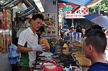 Kenwerth boos yn Hong Kong.