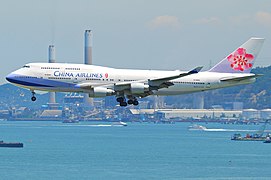 China Airlines Boeing 747-400; B-18206@HKG;04.08.2011 615fs (6207787158).jpg