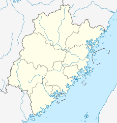Mapa konturowa Fujianu, blisko centrum na prawo znajduje się punkt z opisem „Fuzhou”
