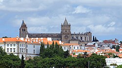 Veduta di Évora e della sua cattedrale