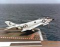 Un F3H-2M del VF-61 che decolla dalla USS Franklin D. Roosevelt (CV-42) nel 1957