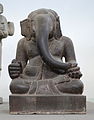 Le Ganesh assis de Mi-sön, Viêt Nam. VIIe siècle et VIIIe siècle. Musée de la Sculpture cham, Da Nang.