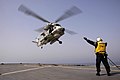 SH-2G Super Seasprite поднимается с палубы фрегата Te Mana